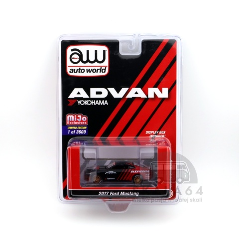 Model samochodu 2017 Ford Mustang ADVAN Black / Red w skali 1:64