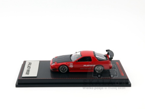 Model samochodu Mazda RX-7 FC3S RE Amemiya Red  w skali 1:64 - bok