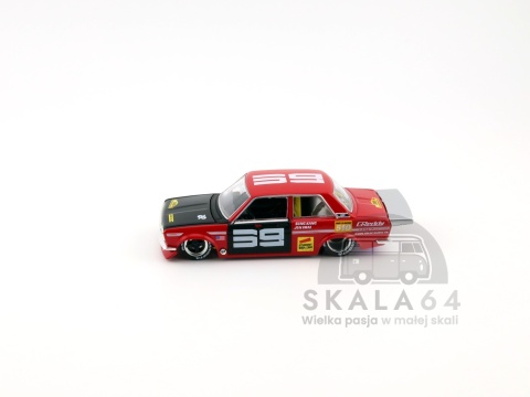 Model samochodu Kaido House 003 Datsun 510 Pro Street SK510 Red  w skali 1:64 - bok