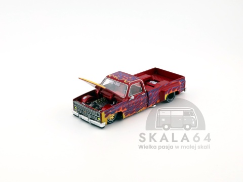 Model samochodu Kaido House 127 Chevrolet Silverado Dually On Fire V1 w skali 1:64 - maska