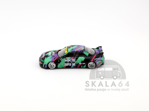 Model samochodu Kaido House 129 Nissan Skyline GT-R R33 HKS V1 w skali 1:64 - bok