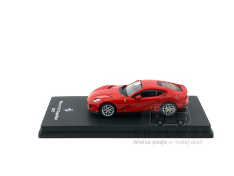 Model samochodu Ferrari 812 Superfast 2017 Red w skali 1:64 - bok
