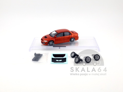 Model samochodu Mitsubishi Lancer Evolution VII Custom Orange w skali 1:64 - akcesoria