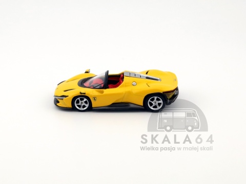 Model samochodu Ferrari Daytona SP3 w skali 1:64 - bok