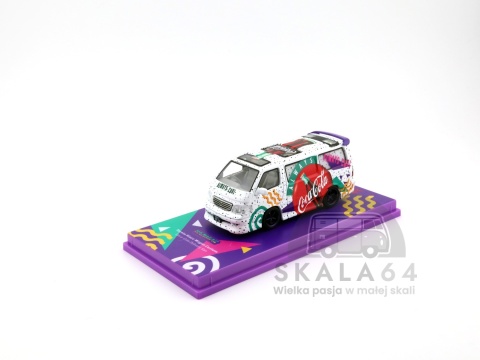 Model samochodu Toyota Hiace Wagon Custom Coca-Cola Delivery Van w skali 1:64 - przód