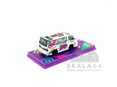 Model samochodu Toyota Hiace Wagon Custom Coca-Cola Delivery Van w skali 1:64 - tył