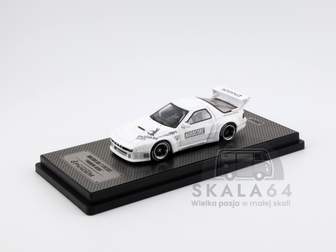 Model samochodu Mazda RX7 RX-7 FC3S Pandem Aero Rocket Bunny w skali 1:64 - przód