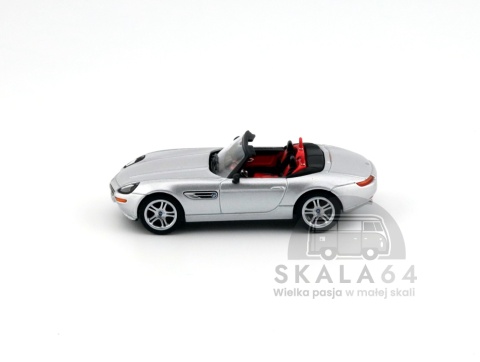 Model samochodu BMW Z8 Silver w skali 1:64 - bok