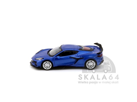 Model samochodu Chevrolet Corvette Z06 2023 Elkhart Lake Blue Metallic w skali 1:64 - bok
