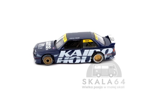 Model samochodu Kaido House 154 BMW M3 E30 Kaido Works V1 Blue w skali 1:64 - bok