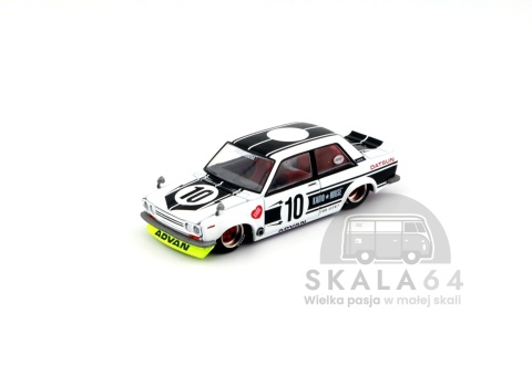Model samochodu Datsun 510 Street Team XMM V1 w skali 1:64 - przód