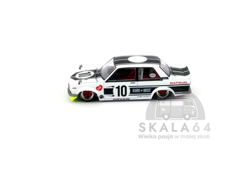 Model samochodu Datsun 510 Street Team XMM V1 w skali 1:64 - bok