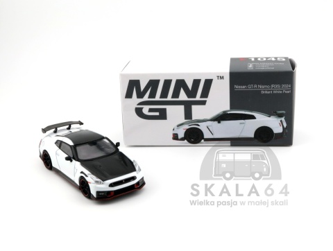 Model samochodu Nissan GT-R Nismo R35 2024 Brilliant White Pearl w skali 1:64 - pudełko