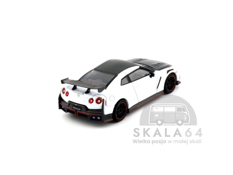 Model samochodu Nissan GT-R Nismo R35 2024 Brilliant White Pearl w skali 1:64 - tył