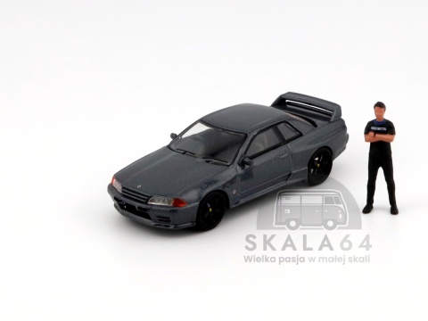 Model samochodu Nissan Skyline GT-R R32 Gunmetal & Tsugio Matsuda Figure w skali 1:64 - set