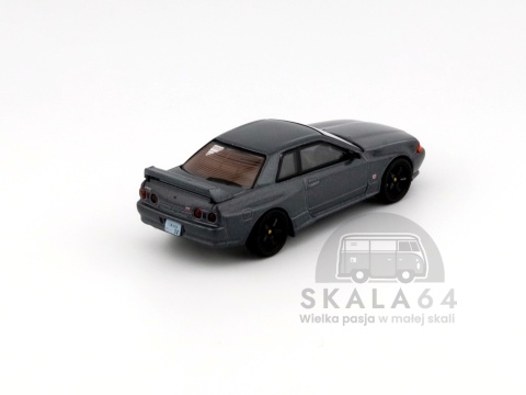 Model samochodu Nissan Skyline GT-R R32 Gunmetal & Tsugio Matsuda Figure w skali 1:64 - tył
