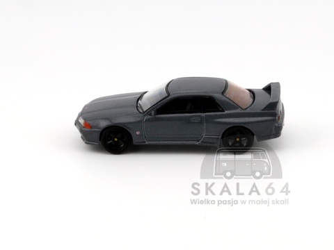 Model samochodu Nissan Skyline GT-R R32 Gunmetal & Tsugio Matsuda Figure w skali 1:64 - bok