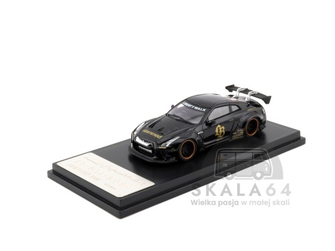 Model samochodu Nissan GT-R R35 Liberty Walk All In Tuning 2024 Black Gold w skali 1:64 - przód