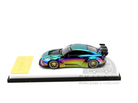 Model samochodu Nissan GT-R R35 Liberty Walk Chrome Chameleon w skali 1:64 - bok