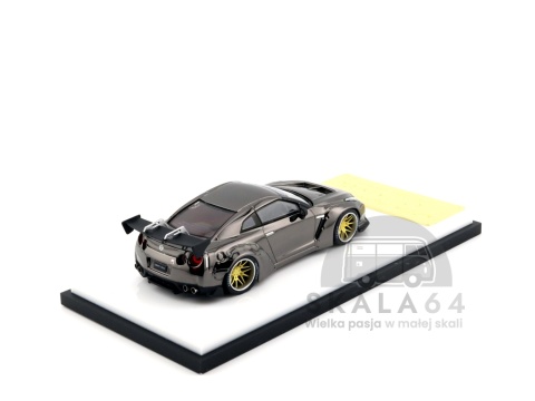 Model samochodu Nissan GT-R R35 Liberty Walk Chrome Gun Grey w skali 1:64 - tył