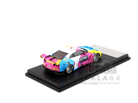 Model samochodu Nissan GT-R R35 Liberty Walk Hello Kitty Aberc Garage w skali 1:64 - tył