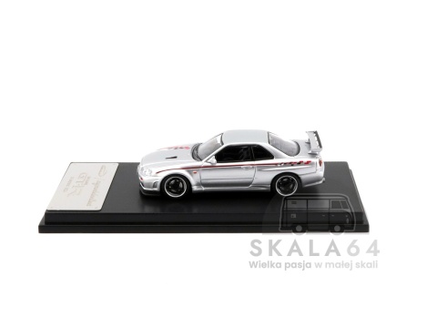 Model samochodu Nissan Skyline GT-R R34 V-Spec Nismo Livery Silver w skali 1:64 - bok