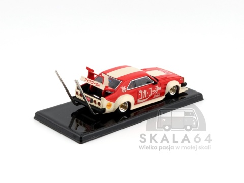 Model samochodu Nissan Skyline C210 Kaido Racer Bosozoku Style Coca-Cola w skali 1:64 - bagażnik
