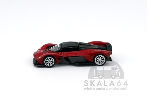 Model samochodu Aston Martin Valkyrie Supernova Red w skali 1:64 - bok