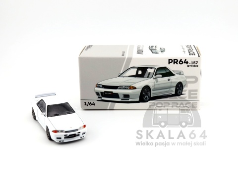 Model samochodu Nissan Skyline GTR R32 Crystal White w skali 1:64 - pudełko