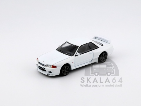 Model samochodu Nissan Skyline GTR R32 Crystal White w skali 1:64 - przód