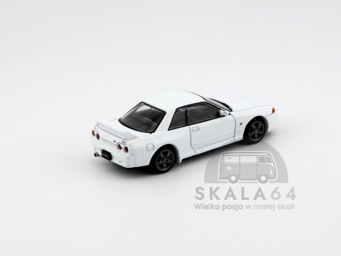 Model samochodu Nissan Skyline GTR R32 Crystal White w skali 1:64 - tył