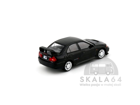 Model samochodu Mitsubishi Lancer Evolution EVO IV Pyrenees Black Pearl w skali 1:64 - tył