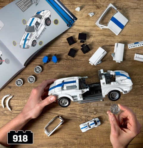 HOT WHEELS Brick Shop Elite Series Corvette Grand Sport 1:16 918 elementów + model w skali 1:64