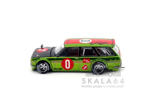 Model samochodu Datsun 510 Wagon OG Flow Yellow w skali 1:64 - bok