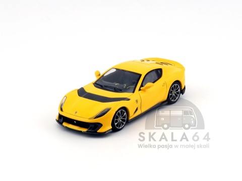 Model samochodu Ferrari 812 Competizione Giallo Modena w skali 1:64 - przód