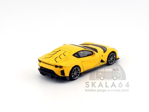 Model samochodu Ferrari 812 Competizione Giallo Modena w skali 1:64 - tył