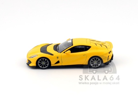 Model samochodu Ferrari 812 Competizione Giallo Modena w skali 1:64 - bok