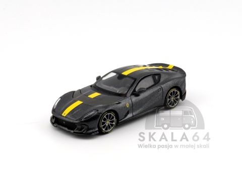Model samochodu Ferrari 812 Competizione Grigio Competizione w skali 1:64 - przód