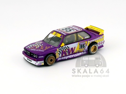 Model samochodu BMW M3 E30 Kaido KW V1 w skali 1:64 - przód