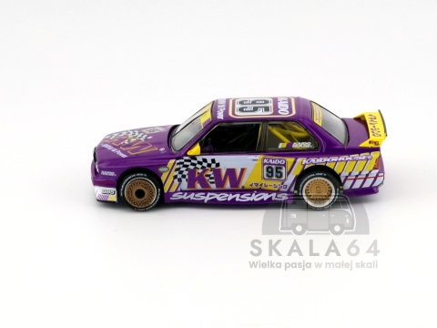 Model samochodu BMW M3 E30 Kaido KW V1 w skali 1:64 - bok