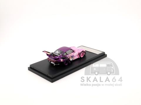 Model samochodu Porsche 911 RWB 993 Dragon Ball Z Majin Buu Pink Purple w skali 1:64 - tył