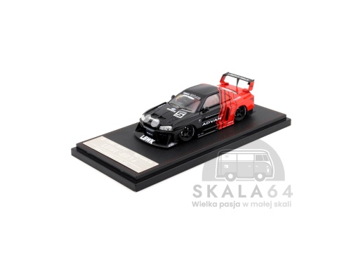 Model samochodu Nissan Skyline R34 LBWK-ER34 Liberty Walk ADVAN w skali 1:64 - przód