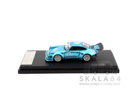 Model samochodu Porsche Carrera RSR 3.0 / KS-R 911 Jagermeister Ice Blue w skali 1:64 - bok