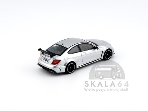 Model samochodu Mercedes-Benz C 63 AMG Coupe Black Series w skali 1:64 - tył