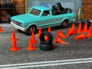 AKCESORIA 1:64 - šišky a pneumatiky