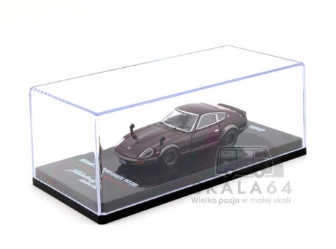 Model samochodu Nissan Fairlady 240ZG HS30 Maroon Dark Red w skali 1:64 - gablotka