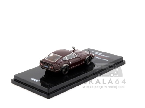 Model samochodu Nissan Fairlady 240ZG HS30 Maroon Dark Red w skali 1:64 - tył
