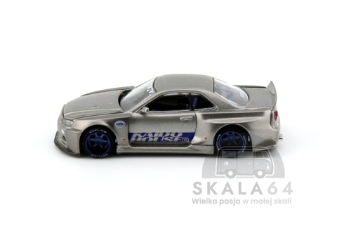 Model samochodu Nissan Skyline GT-R R34 Kaido Works SHINJUKU V1 w skali 1:64 - bok