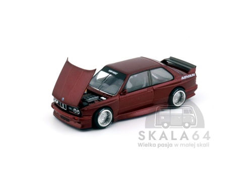 Model samochodu BMW M3 E30 Kaido GT V1 ADVAN w skali 1:64 - maska