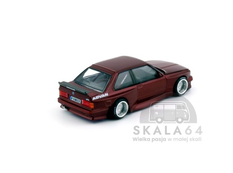 Model samochodu BMW M3 E30 Kaido GT V1 ADVAN w skali 1:64 - tył